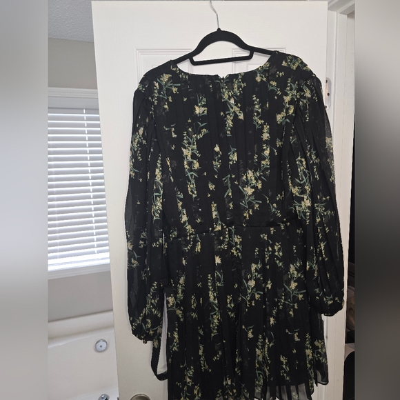 Ted Baker Black Floral Pleated Mini Dress Size 10 - Picture 5 of 10